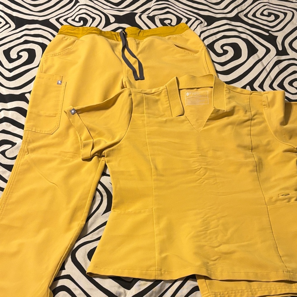 Figs Yellow Scrub Set